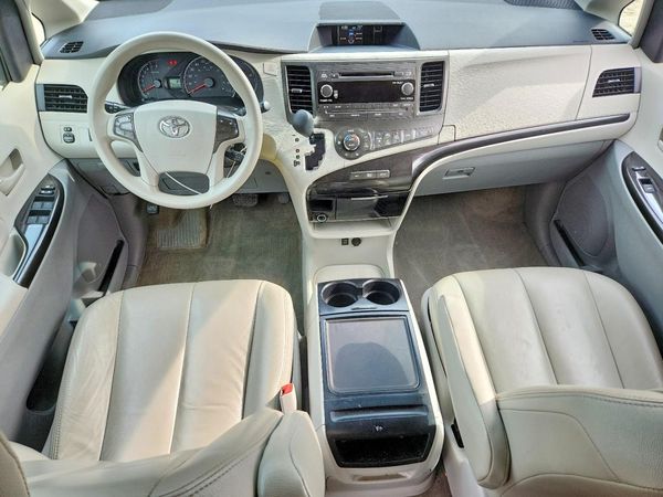 2013 TOYOTA SIENNA