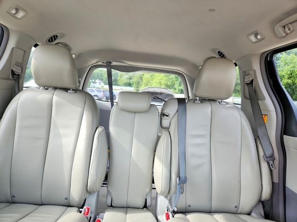 2013 TOYOTA SIENNA