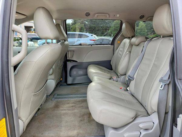 2013 TOYOTA SIENNA