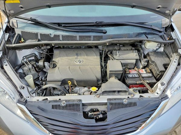 2013 TOYOTA SIENNA