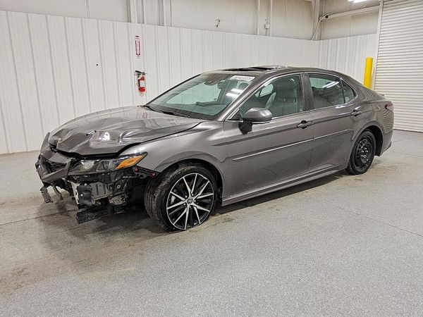 2023 TOYOTA CAMRY SE — Front 3/4