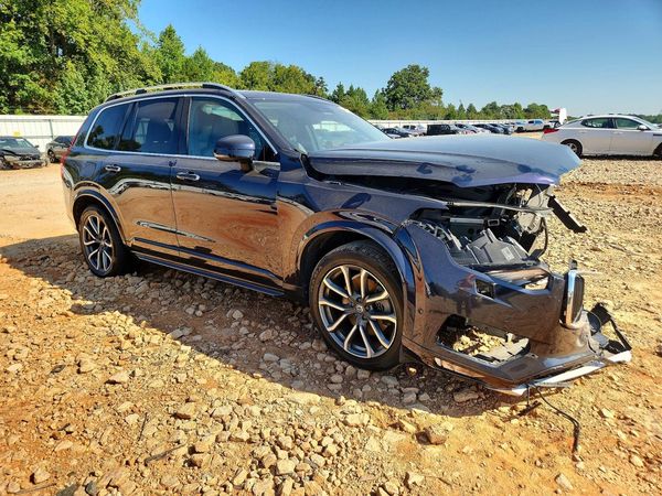 2016 VOLVO XC90 SV42 Momentum — Passenger 3/4