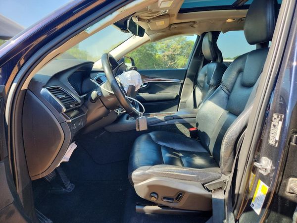 2016 VOLVO XC90 SV42 Momentum — DENT