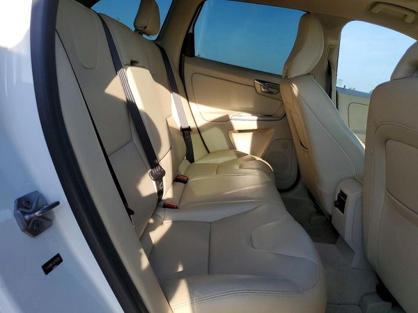 2016 VOLVO XC60 SV33 Premier