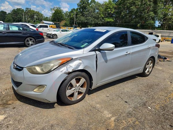 2013 HYUNDAI ELANTRA