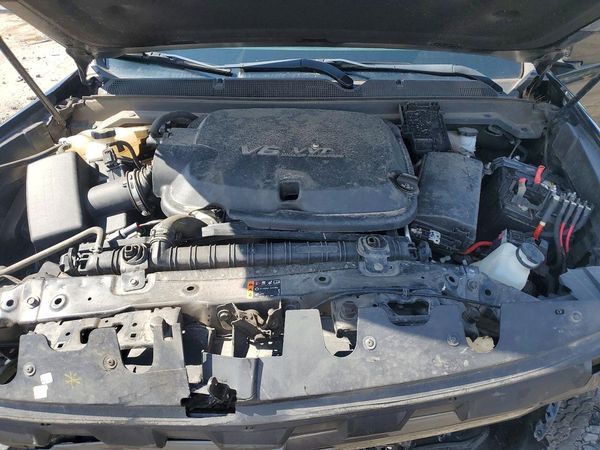 2021 CHEVROLET COLORADO Z71 — Engine bay