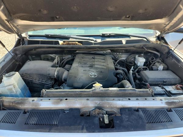 2016 TOYOTA TUNDRA Platinum/1794 — Engine bay