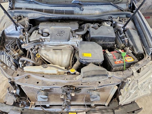 2012 TOYOTA CAMRY — Engine bay