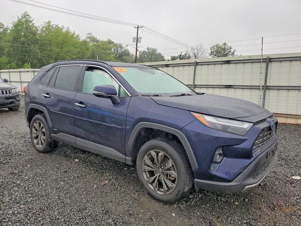 2022 TOYOTA RAV4 Limited — Passenger 3/4