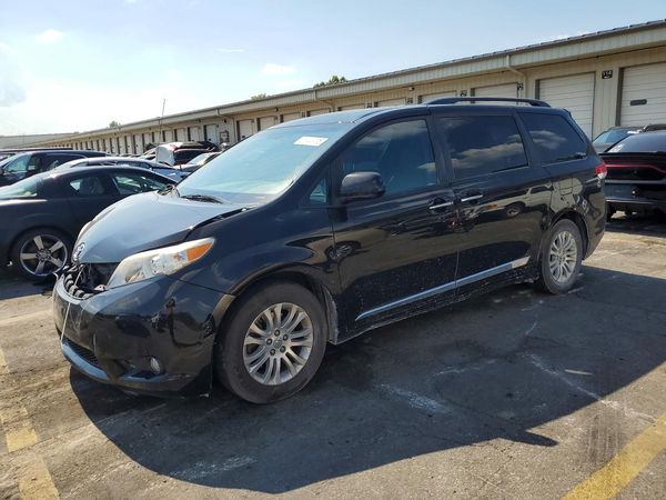 2014 TOYOTA SIENNA
