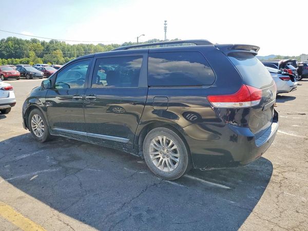 2014 TOYOTA SIENNA