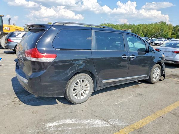 2014 TOYOTA SIENNA