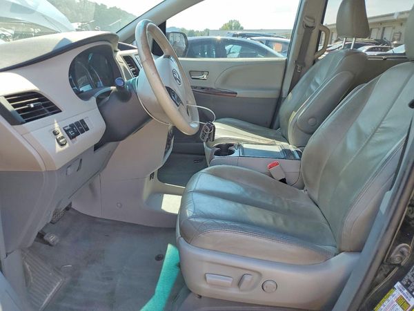 2014 TOYOTA SIENNA