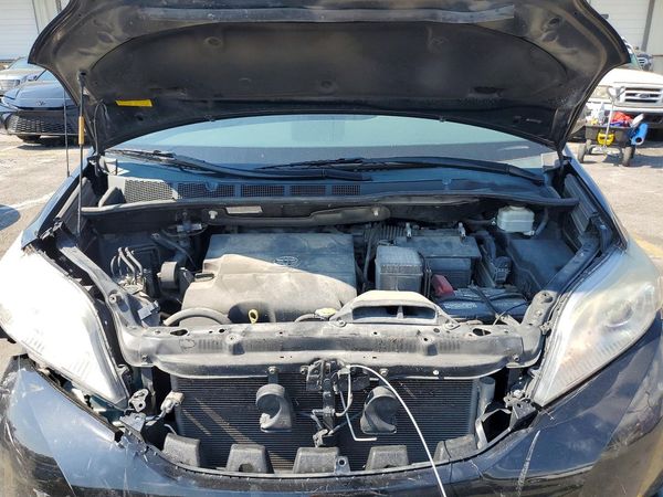 2014 TOYOTA SIENNA