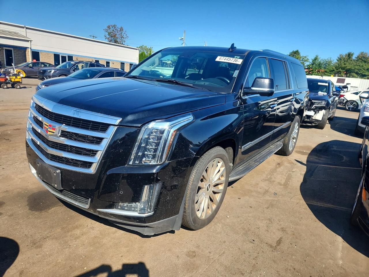 2020 CADILLAC ESCALADE ESV Luxury — Front 3/4