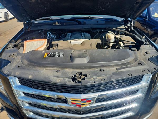 2020 CADILLAC ESCALADE ESV Luxury — Engine bay