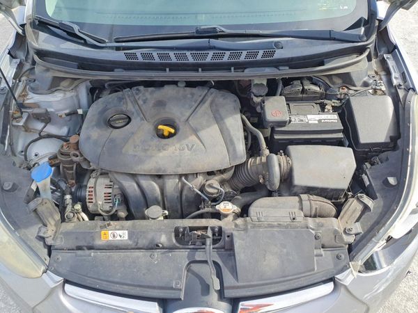 2015 HYUNDAI ELANTRA GLS(Middle)