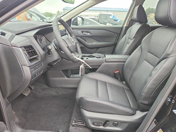 2026 NISSAN ROGUE SV — DENT