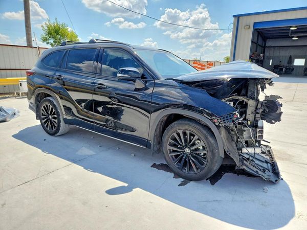 2025 TOYOTA HIGHLANDER — Passenger 3/4
