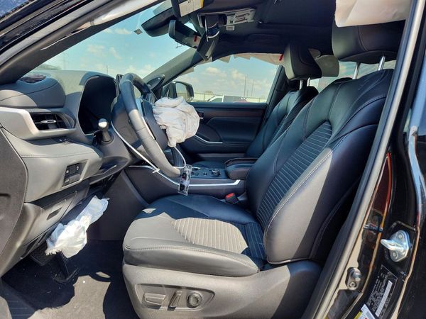 2025 TOYOTA HIGHLANDER — DENT