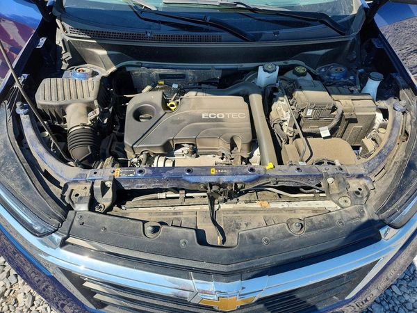2022 CHEVROLET EQUINOX LT (1LT) — Engine bay