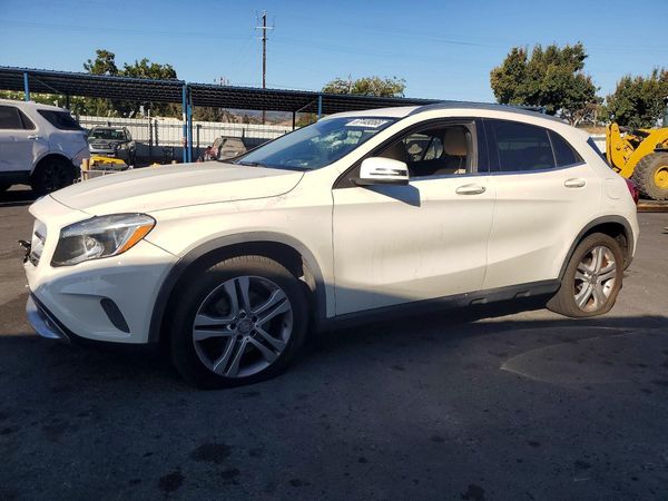 2015 MERCEDES-BENZ GLA