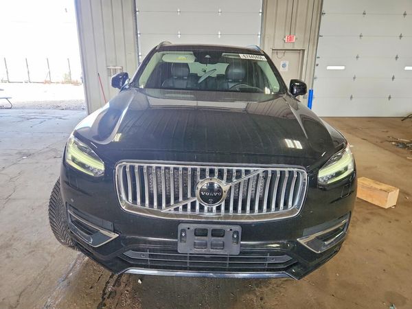 2020 VOLVO XC90
