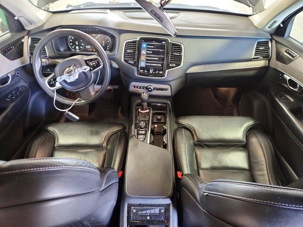 2020 VOLVO XC90