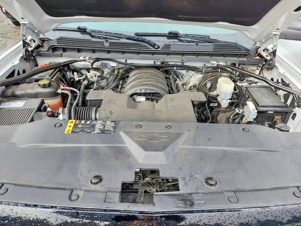 2017 CHEVROLET SILVERADO LTZ — Engine bay