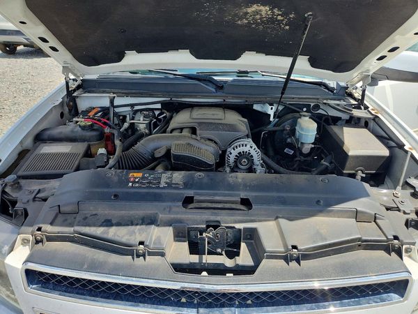 2012 CHEVROLET TAHOE LT — Engine bay