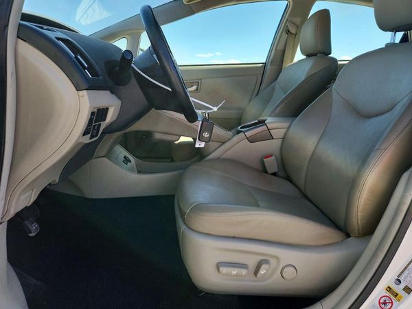 2015 TOYOTA PRIUS