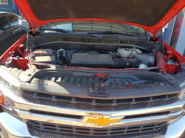 2021 CHEVROLET SILVERADO LT — Engine bay