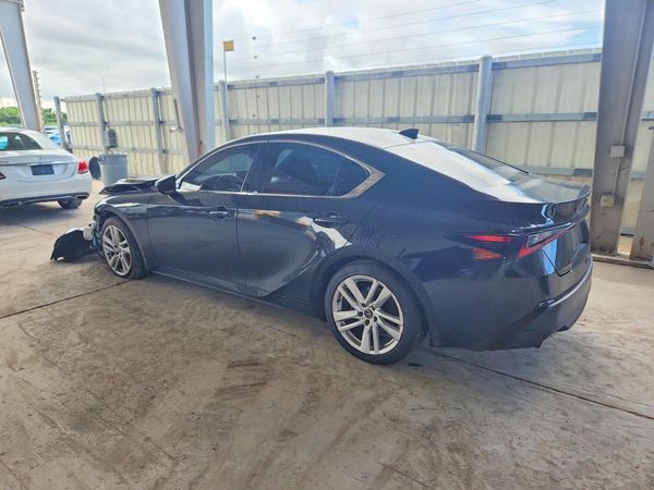 2021 LEXUS IS