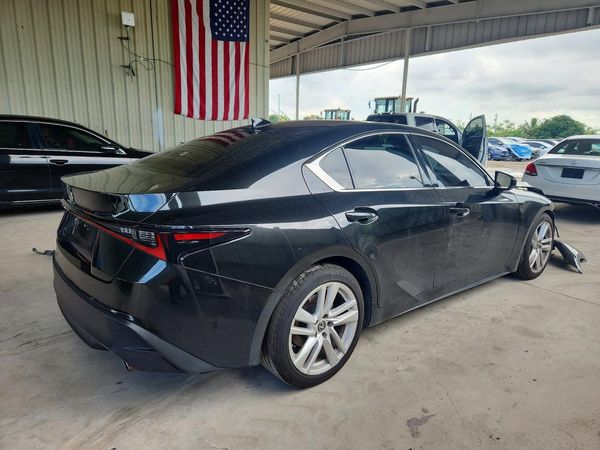 2021 LEXUS IS