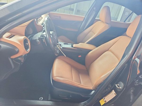 2021 LEXUS IS