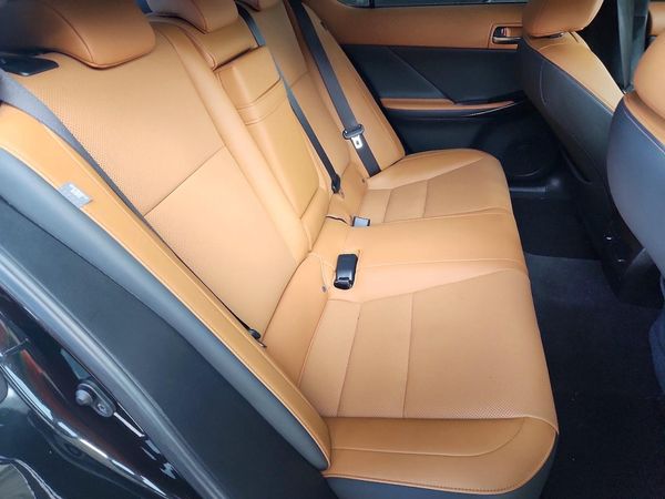 2021 LEXUS IS