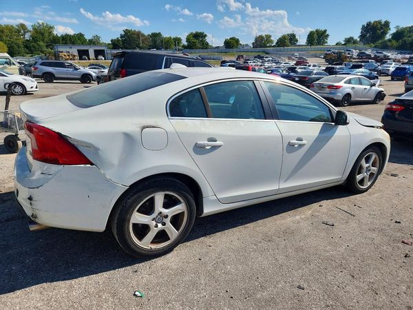 2013 VOLVO S60