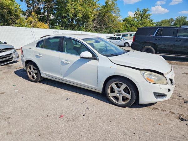 2013 VOLVO S60