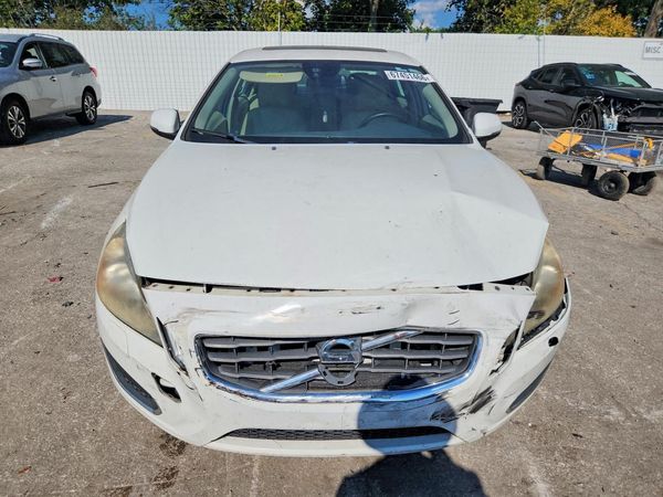 2013 VOLVO S60