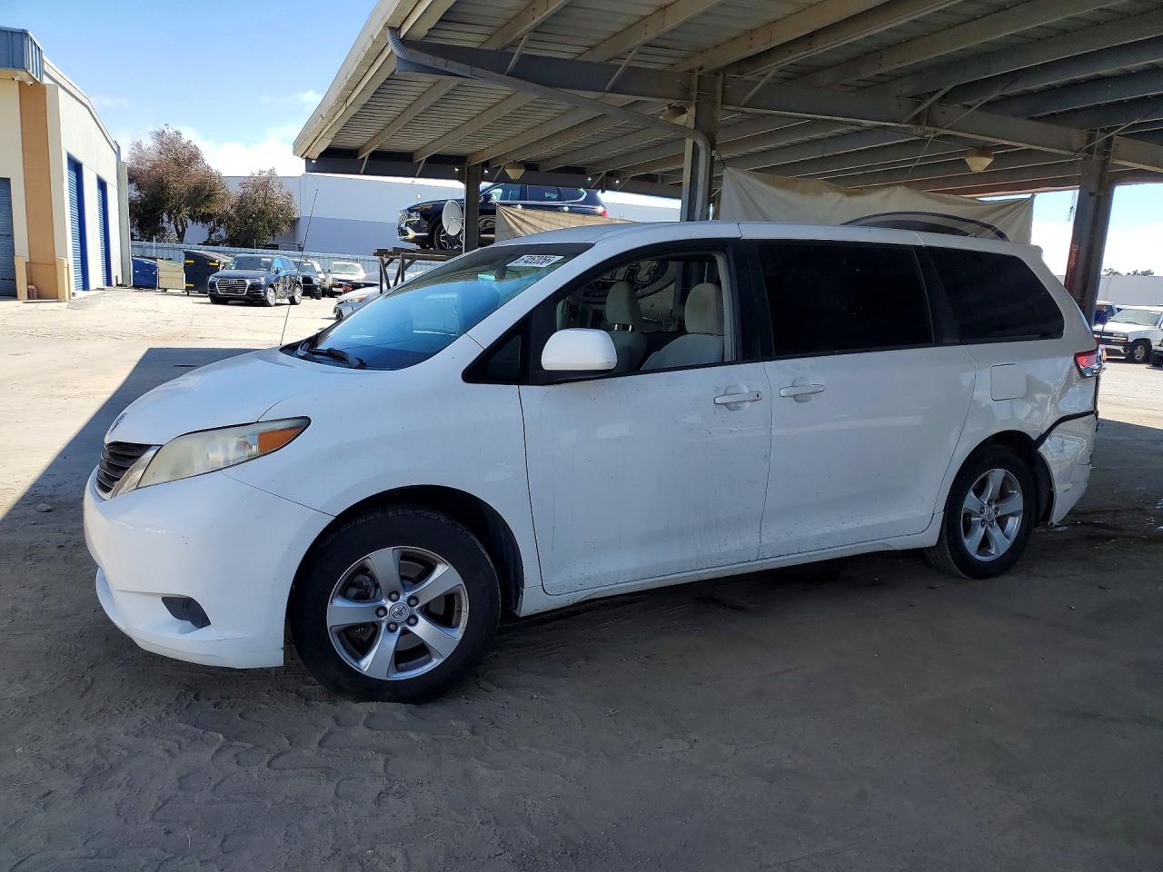 2012 TOYOTA SIENNA