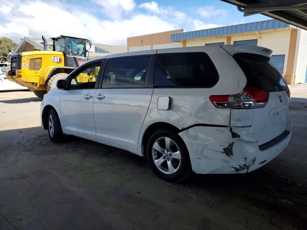 2012 TOYOTA SIENNA