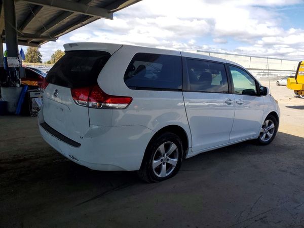 2012 TOYOTA SIENNA