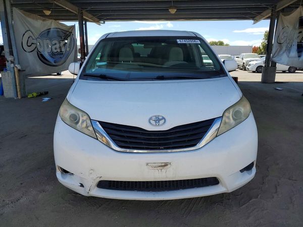 2012 TOYOTA SIENNA