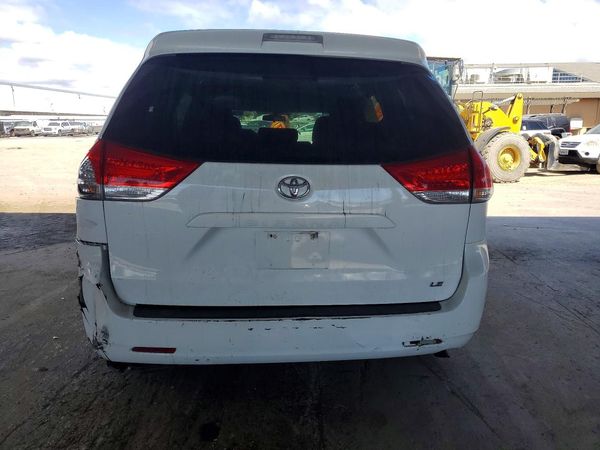 2012 TOYOTA SIENNA