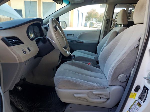 2012 TOYOTA SIENNA