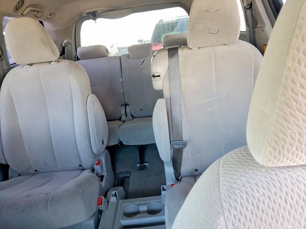 2012 TOYOTA SIENNA