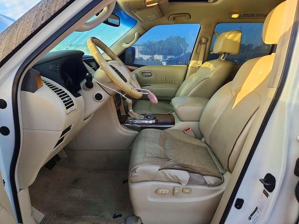 2013 INFINITI QX56 — DENT