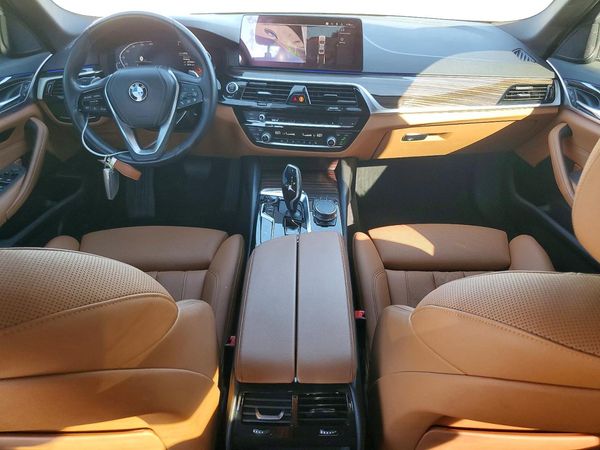 2021 BMW 530