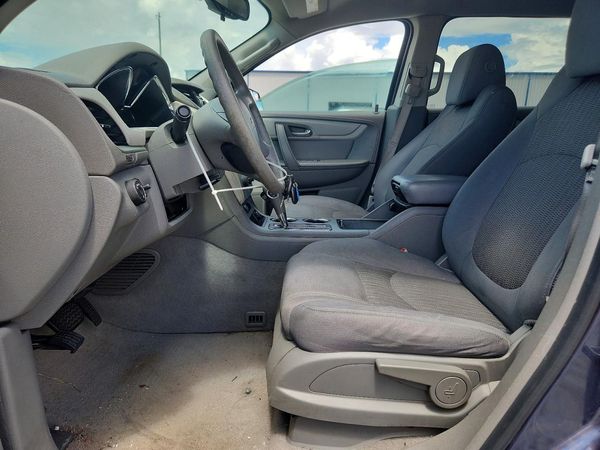 2013 CHEVROLET TRAVERSE LS