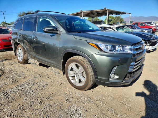 2017 TOYOTA HIGHLANDER